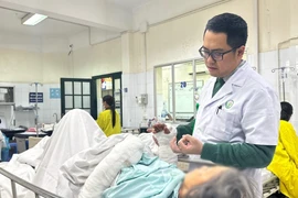 Cụ bà 75 tuổi đa chấn thương nặng tứ chi sau khi bị chó cắn