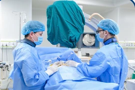 Ngã ngồi tưởng không nghiêm trọng, nào ngờ liệt giường vì vỡ đốt sống