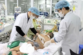 Thanh niên 17 tuổi nguy kịch vì nhiễm khuẩn nặng từ một nốt mụn nhỏ