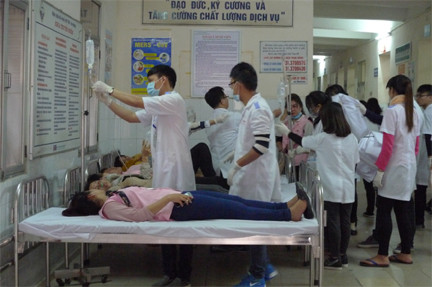 Loat vu ngo doc thuc pham khien hang tram cong nhan nhap vien-Hinh-6