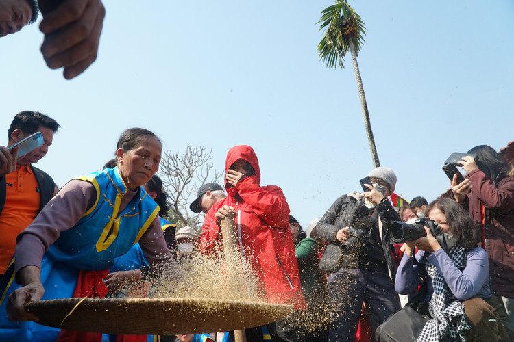 Toan canh hoi keo lua thoi com thi o lang Thi Cam-Hinh-5