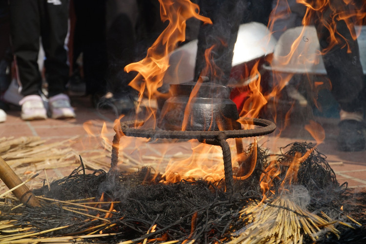 Toan canh hoi keo lua thoi com thi o lang Thi Cam-Hinh-10