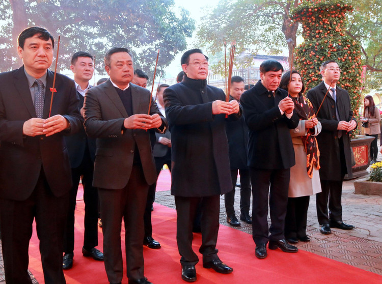 Chu tich Quoc hoi khai xuan tai khu di tich Hoang thanh Thang Long