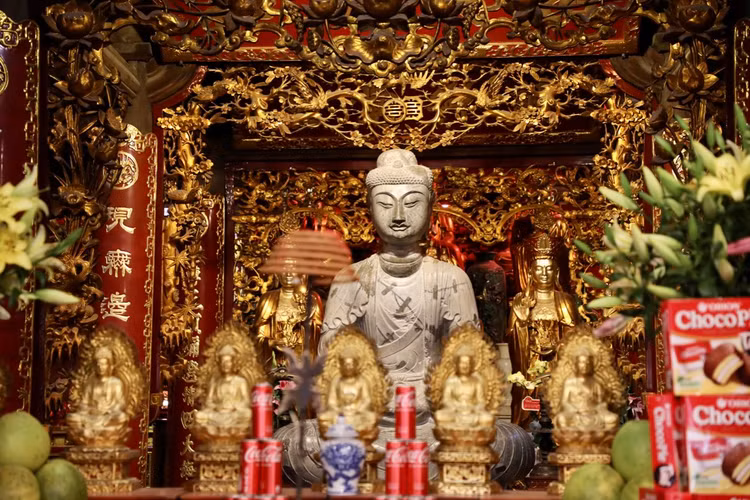 Chiem nguong hai pho tuong Phat A Di Da doc dao o chua Phat Tich-Hinh-3