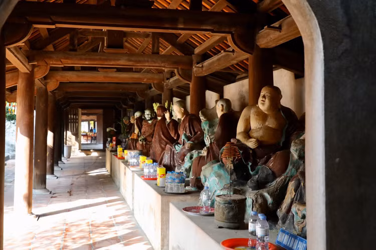 Doc dao chua Dau - ngoi chua Phat giao co nhat Viet Nam-Hinh-10