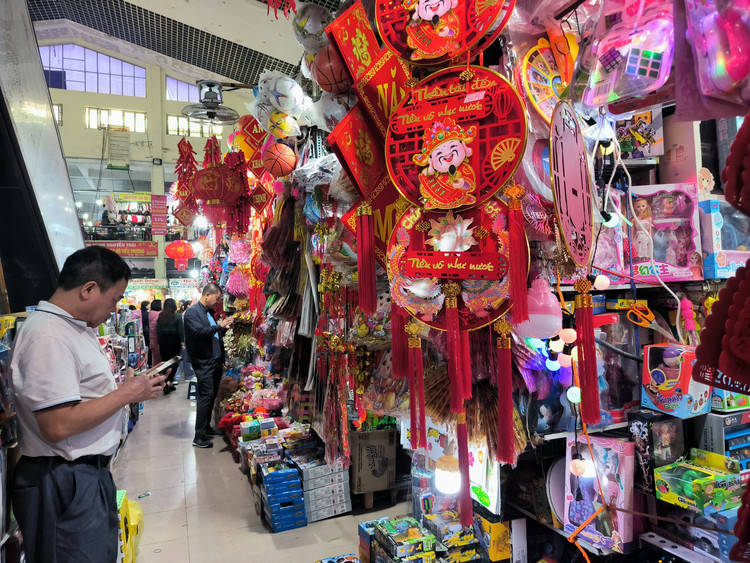 Vi sao cho truyen thong e am can Tet?