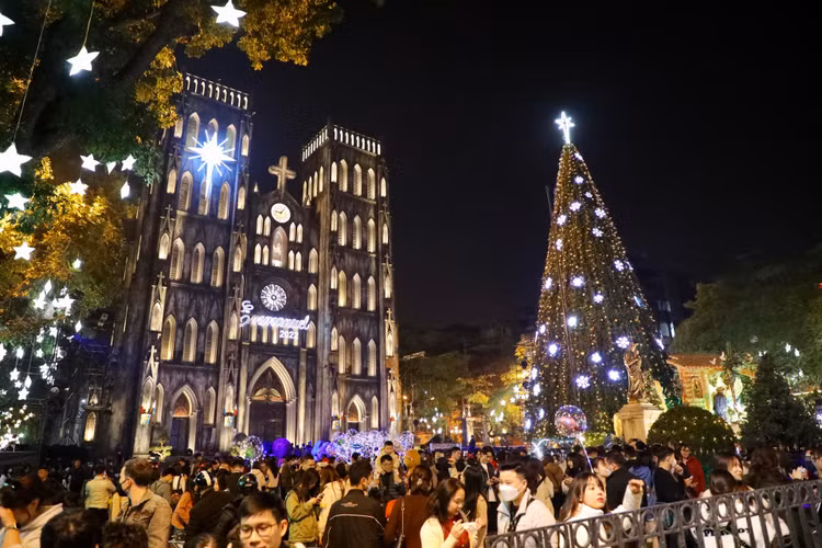 Ha Noi ruc ro truoc them Giang sinh