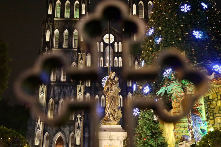 Nha tho Lon Ha Noi long lay, chat kin nguoi toi “song ao”-Hinh-3