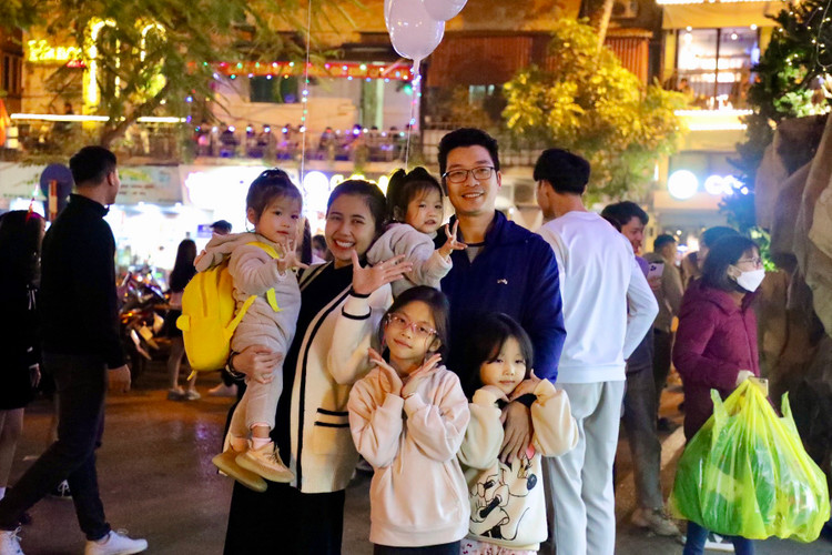 Nha tho Lon Ha Noi long lay, chat kin nguoi toi “song ao”-Hinh-6