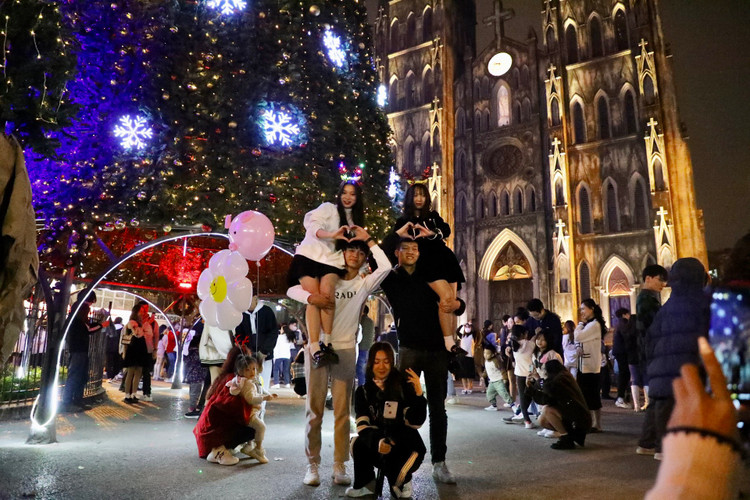 Nha tho Lon Ha Noi long lay, chat kin nguoi toi “song ao”-Hinh-10