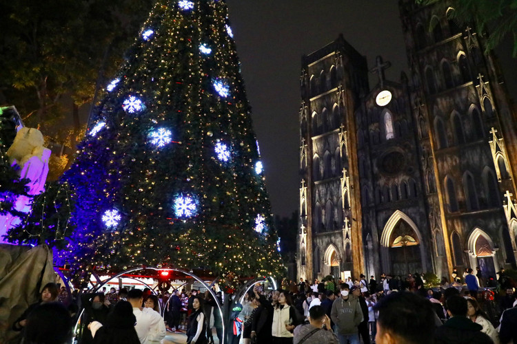 Nha tho Lon Ha Noi long lay, chat kin nguoi toi “song ao”-Hinh-8
