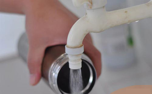 Loai nuoc khong nen dung trong binh giu nhiet, tranh nuoc bien chat-Hinh-9