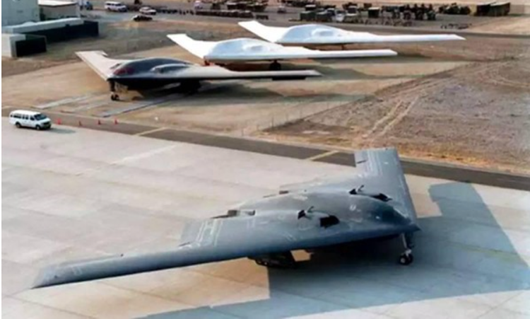 My chay dua san xuat 6 may bay nem bom B-21 cung luc-Hinh-4