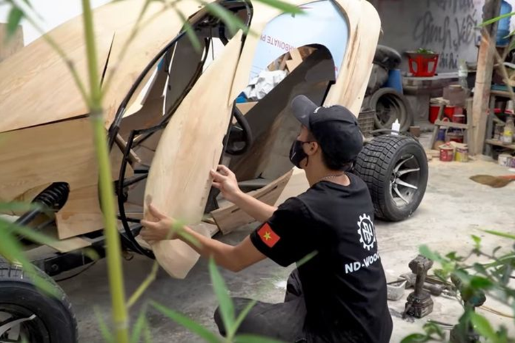 Thợ mộc Việt chế tạo siêu xe "ngoài hành tinh" bằng gỗ cực độc - Hình 3 Tho moc Viet che tao sieu xe