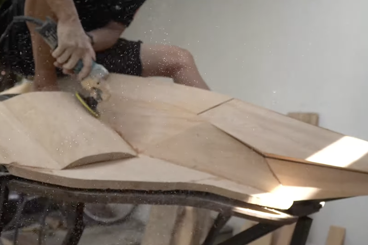 Thợ mộc Việt chế tạo siêu xe "ngoài hành tinh" bằng gỗ cực độc - Hình 5 Tho moc Viet che tao sieu xe