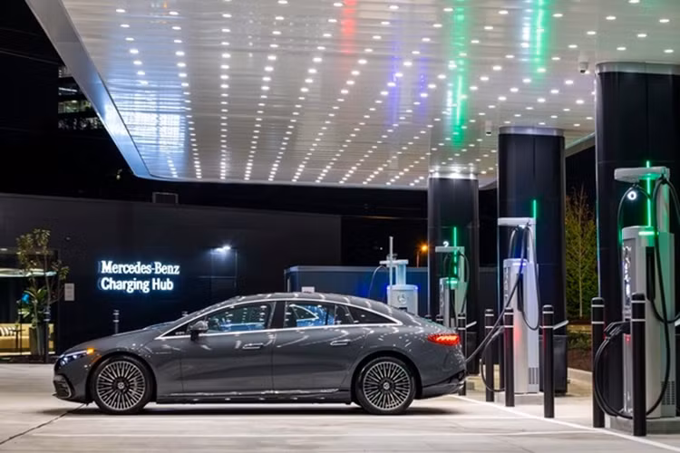 Tram sac oto dien Mercedes-Benz day sang chanh, sac 80%/20 phut-Hinh-7