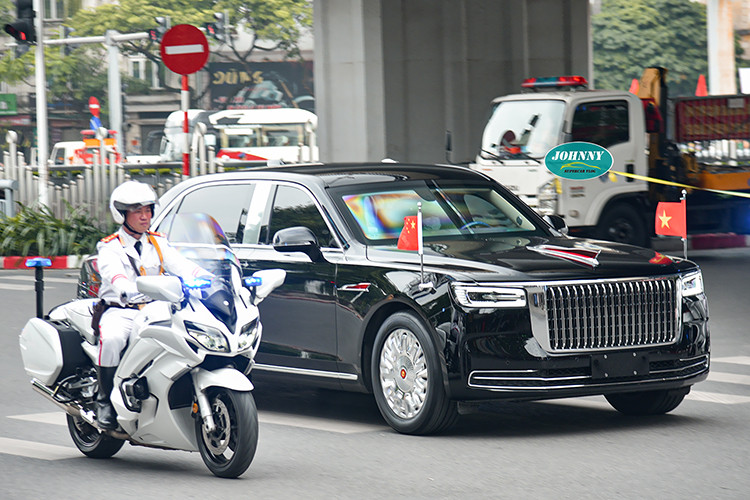 Hong Ky N701 cua Chu tich Tap Can Binh do xang tai Ha Noi-Hinh-11