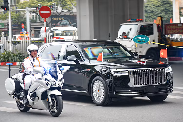 Hong Ky N701 cua Chu tich Tap Can Binh do xang tai Ha Noi-Hinh-11