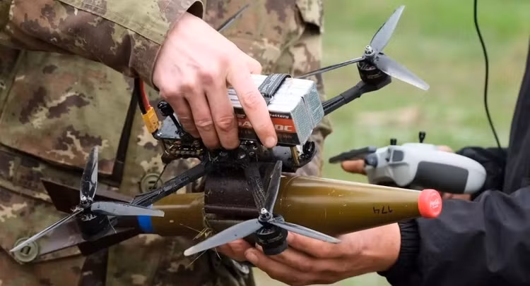 Ukraine trang bi giap long cho xe chien dau Bradley “doi pho” UAV-Hinh-6