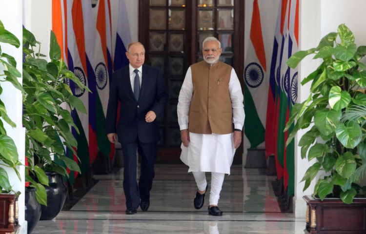 Trong khi đó, Ấn Độ vẫn phụ thuộc phần lớn vào vũ khí nhập khẩu từ phương Tây và Nga, khiến việc duy trì khả năng phản ứng đồng thời ở cả hai mặt trận là một thách thức nghiêm trọng. Nếu xung đột với Pakistan kéo dài, Ấn Độ sẽ cần nhiều nguồn lực hơn để duy trì sức mạnh tương xứng với trang bị do Trung Quốc cung cấp cho Pakistan.