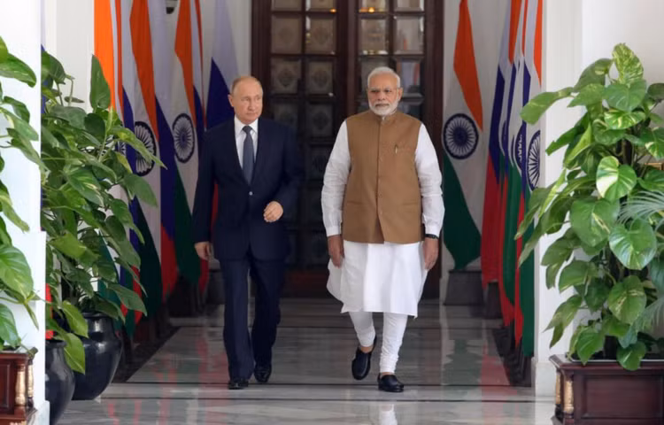 Trong khi đó, Ấn Độ vẫn phụ thuộc phần lớn vào vũ khí nhập khẩu từ phương Tây và Nga, khiến việc duy trì khả năng phản ứng đồng thời ở cả hai mặt trận là một thách thức nghiêm trọng. Nếu xung đột với Pakistan kéo dài, Ấn Độ sẽ cần nhiều nguồn lực hơn để duy trì sức mạnh tương xứng với trang bị do Trung Quốc cung cấp cho Pakistan.