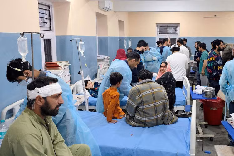 Cuộc phản pháo ngày 7/5 của Islamabad càng khiến tình hình leo thang, đặc biệt khi Pakistan cáo buộc tên lửa Ấn Độ đánh trúng ba căn cứ không quân nội địa vào ngày 10/5.