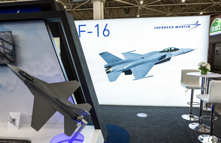 Ten lua S-400 noi so lon nhat cua phi cong F-16 Ukraine-Hinh-8