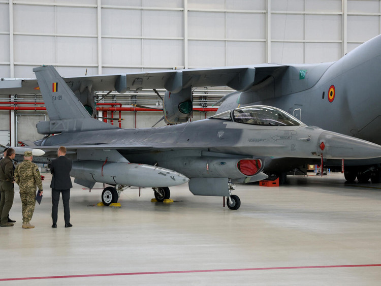 Ten lua S-400 noi so lon nhat cua phi cong F-16 Ukraine-Hinh-3