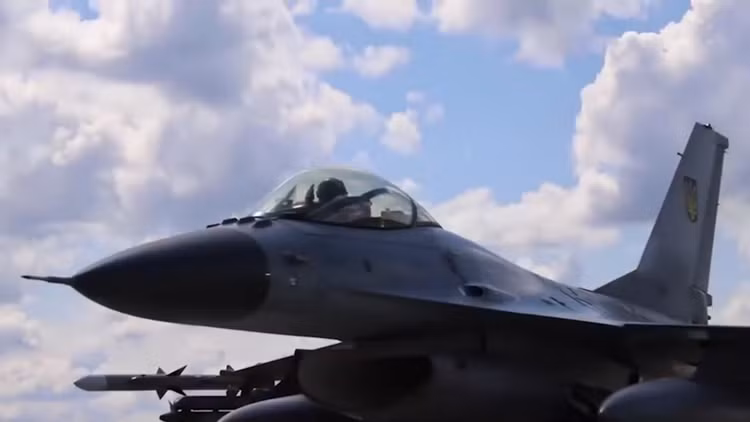 Ten lua S-400 noi so lon nhat cua phi cong F-16 Ukraine-Hinh-11