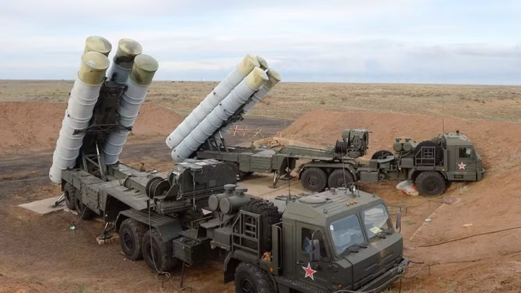 Ten lua S-400 noi so lon nhat cua phi cong F-16 Ukraine-Hinh-17