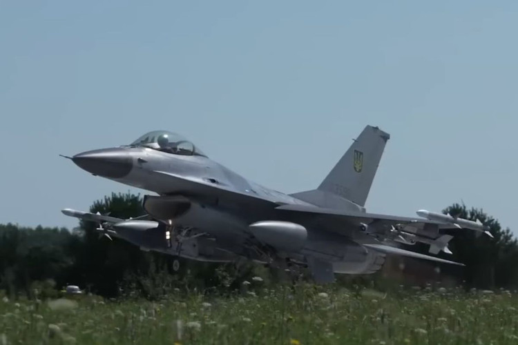 Ten lua S-400 noi so lon nhat cua phi cong F-16 Ukraine-Hinh-9