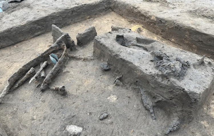 Quat mo 9.000 tuoi, sung nguoi thay ban tay 6 ngon ky di-Hinh-3