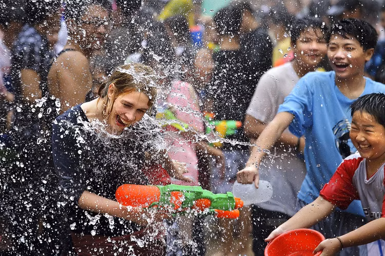 Nhung nghi le doc la chi co tren tau xuyen Dai Tay Duong-Hinh-10
