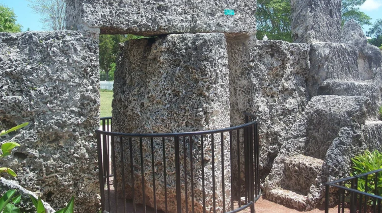 Lau dai bi an nhat the gioi duoc nguoi ngoai hanh tinh tro giup?-Hinh-9