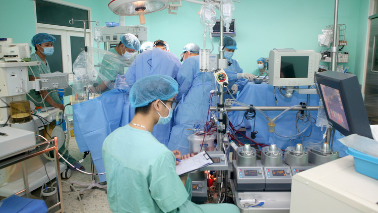 Hành trình ghép tim từ người chết não ở HN cứu bệnh nhân tại Quảng Nam Hanh trinh ghep tim tu nguoi chet nao o HN cuu benh nhan tai Quang Nam