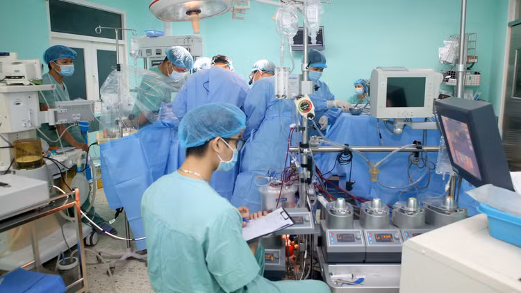 Hanh trinh ghep tim tu nguoi chet nao o HN cuu benh nhan tai Quang Nam