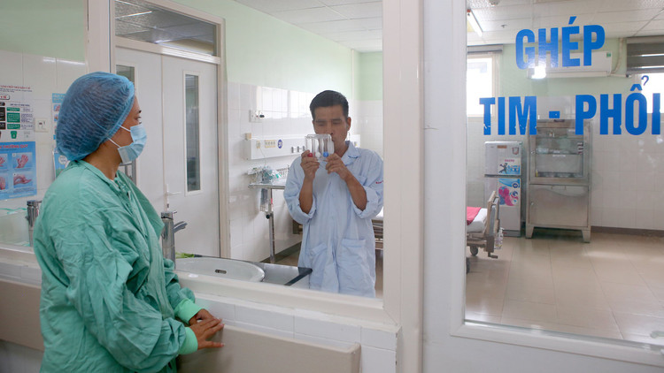 Hành trình ghép tim từ người chết não ở HN cứu bệnh nhân tại Quảng Nam - Hình 10 Hanh trinh ghep tim tu nguoi chet nao o HN cuu benh nhan tai Quang Nam-Hinh-10