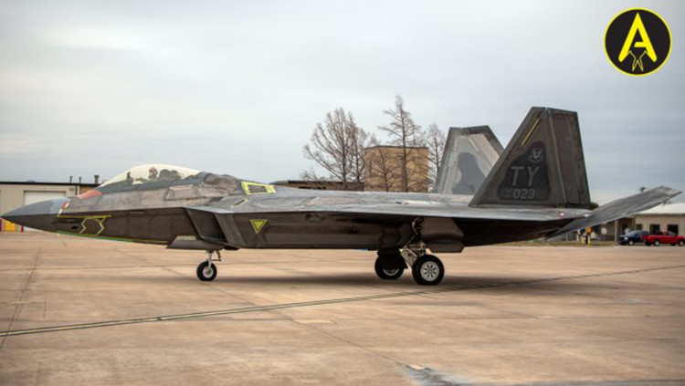 Lộ ảnh tiêm kích tàng hình F-22A “chắp vá” sau sự cố sập càng - Hình 3 Lo anh tiem kich tang hinh F-22A “chap va” sau su co sap cang-Hinh-3