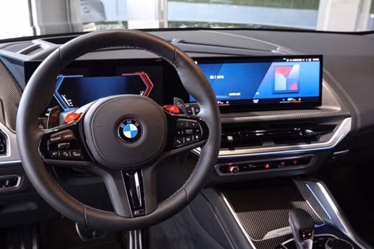 BMW XM gia hon 10 ty dong dau tien ra bien so tai Viet Nam-Hinh-6