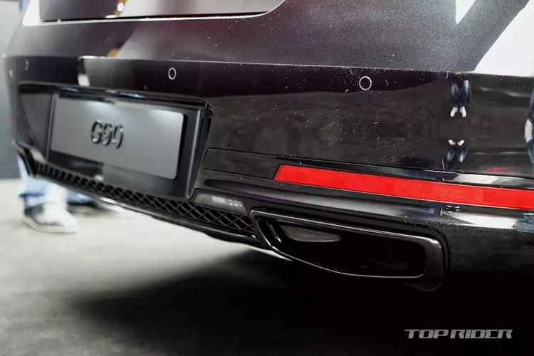 Cận cảnh Genesis G90 Black 2024 “bằng xương, bằng thịt” từ 2,54 tỷ đồng - Hình 5 Can canh Genesis G90 Black 2024 “bang xuong, bang thit” tu 2,54 ty dong-Hinh-5