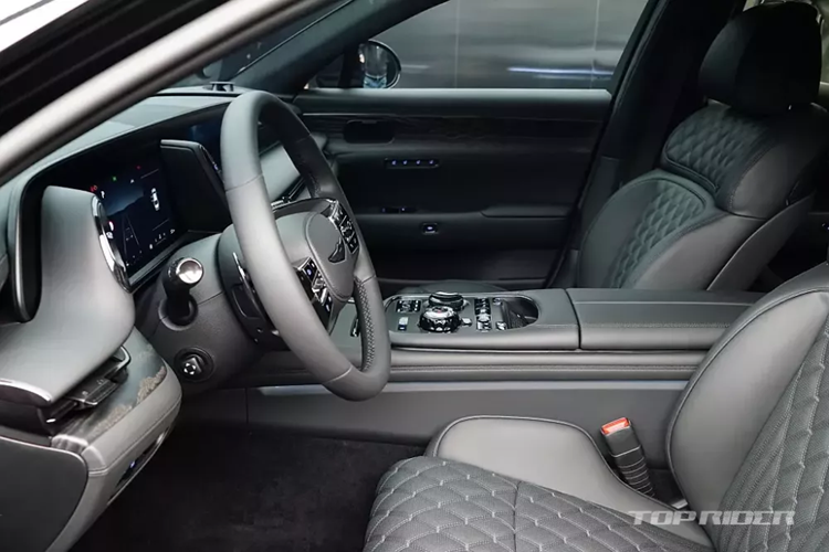 Cận cảnh Genesis G90 Black 2024 “bằng xương, bằng thịt” từ 2,54 tỷ đồng - Hình 11 Can canh Genesis G90 Black 2024 “bang xuong, bang thit” tu 2,54 ty dong-Hinh-11