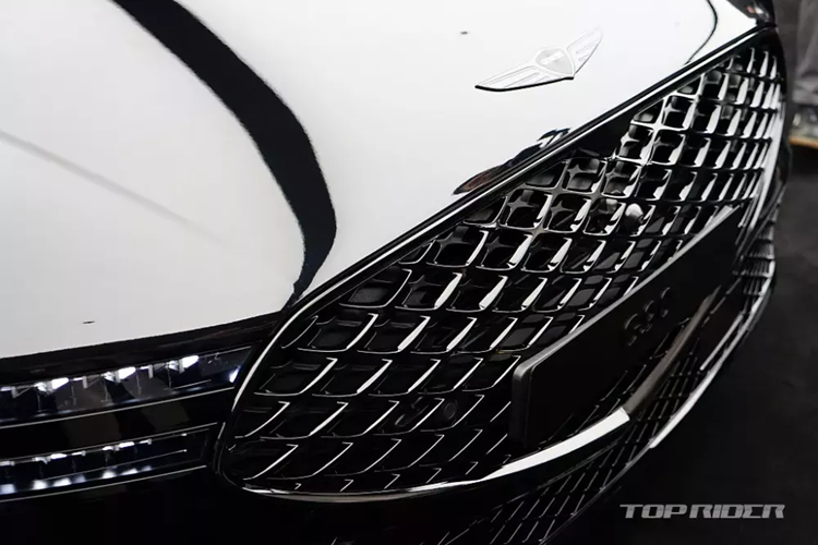 Cận cảnh Genesis G90 Black 2024 “bằng xương, bằng thịt” từ 2,54 tỷ đồng - Hình 4 Can canh Genesis G90 Black 2024 “bang xuong, bang thit” tu 2,54 ty dong-Hinh-4