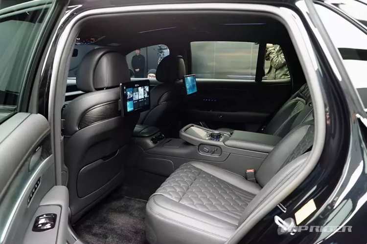 Cận cảnh Genesis G90 Black 2024 “bằng xương, bằng thịt” từ 2,54 tỷ đồng - Hình 9 Can canh Genesis G90 Black 2024 “bang xuong, bang thit” tu 2,54 ty dong-Hinh-9