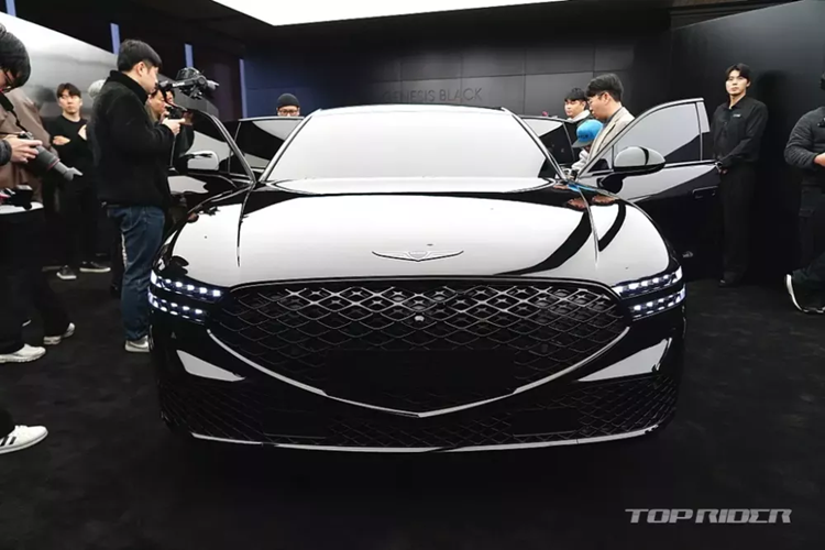 Cận cảnh Genesis G90 Black 2024 “bằng xương, bằng thịt” từ 2,54 tỷ đồng Can canh Genesis G90 Black 2024 “bang xuong, bang thit” tu 2,54 ty dong