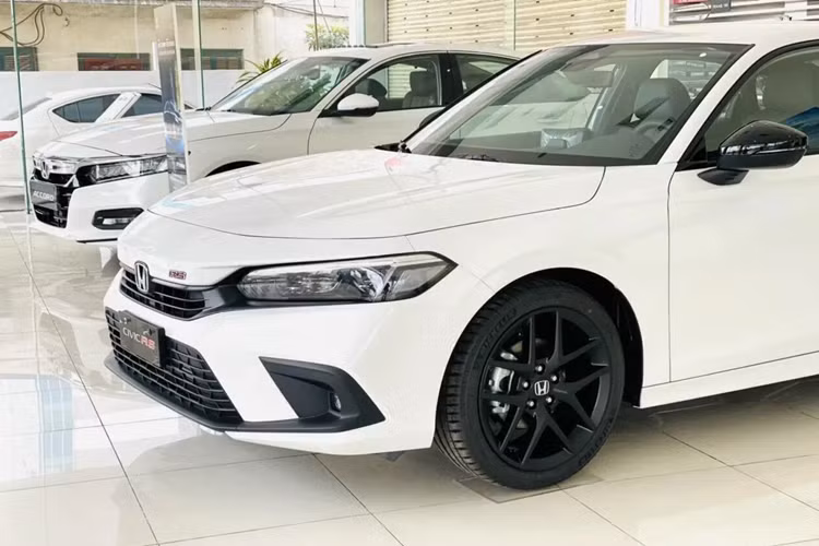 Honda Civic tai Viet Nam dang giam toi 87 trieu dong tai dai ly-Hinh-9