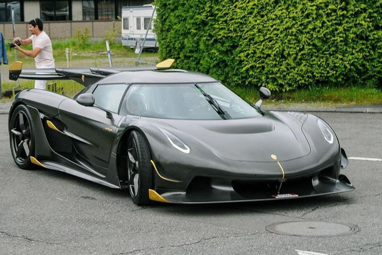 Koenigsegg Jesko Attack gan 100 ty chay tro khung, chu nhan duoc den xe moi-Hinh-4