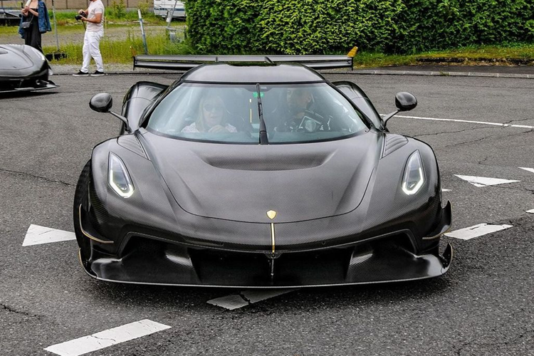 Koenigsegg Jesko Attack gan 100 ty chay tro khung, chu nhan duoc den xe moi-Hinh-5