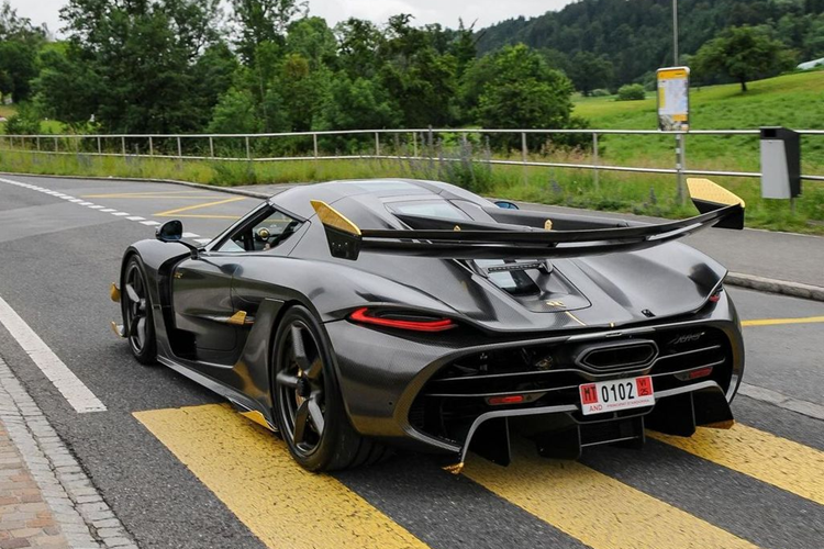 Koenigsegg Jesko Attack gan 100 ty chay tro khung, chu nhan duoc den xe moi-Hinh-6