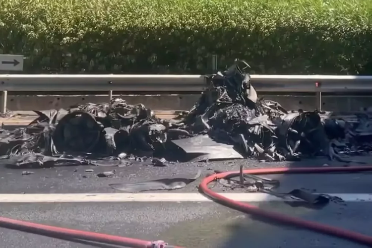 Koenigsegg Jesko Attack gan 100 ty chay tro khung, chu nhan duoc den xe moi