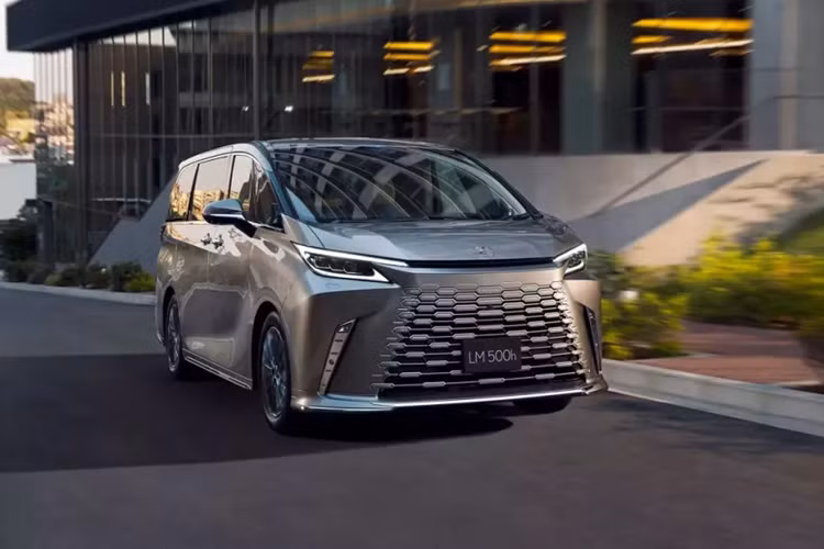 “Chuyen co mat dat” Lexus LM 2024 ra mat ban 6 cho gia re